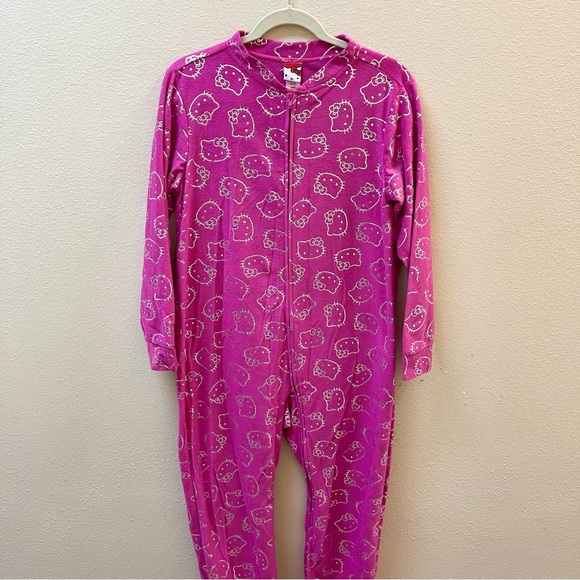 New Without Tags Hello Kitty Onesie PaJama In Size Small - Picture 2 of 11